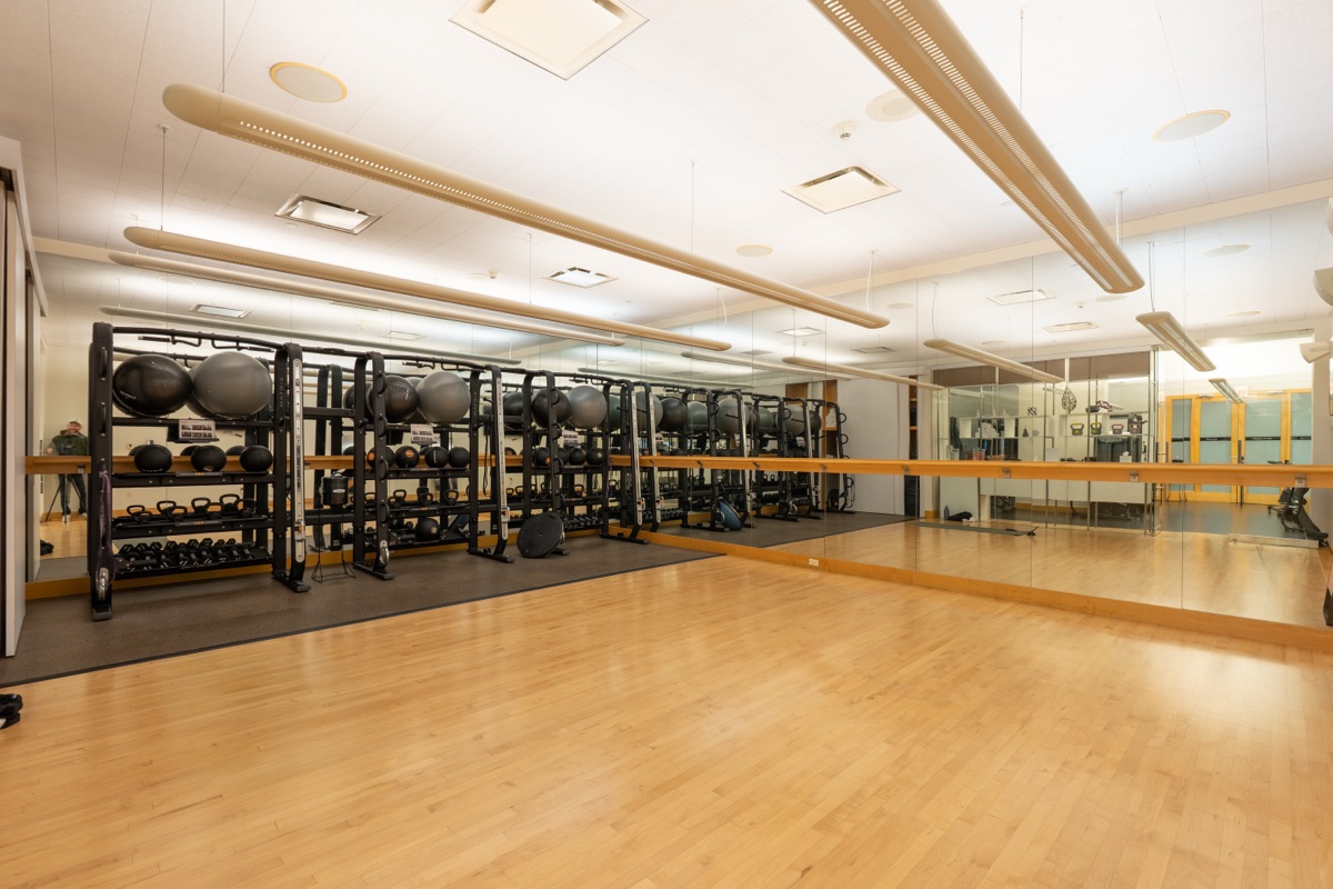 Studio room with a mirrored wall and wood floor